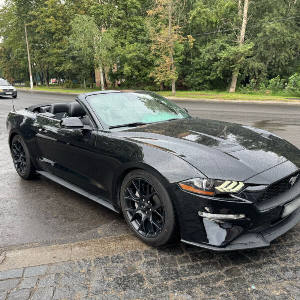 Ford Mustang Black