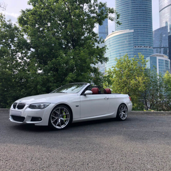 BMW 330i white